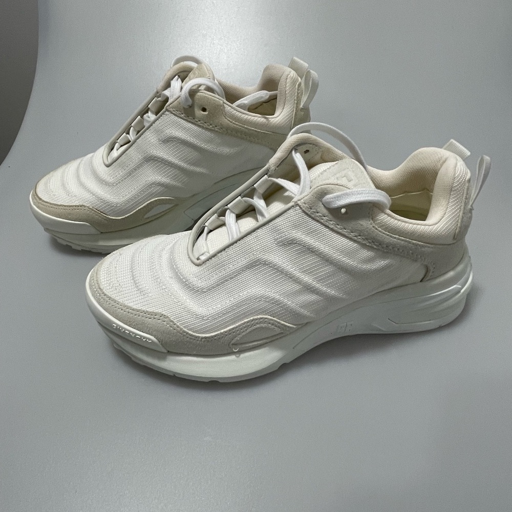 GIVENCHY
White GIV 1 Light Runner Sneakers Women’s EU 36.5/US 6.5 $895. - Picture 2 of 11
